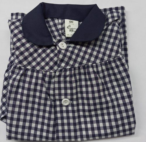  
Babis con vichi de gran calidad y resistencia. ( 50% pol.  50% algodon)
Canesu y bolsillos con la tela al bies. 
Pinzas delanteras para dal vuelo al babi asi los niños estan mas comodos.
Cinta para colgar.
 
Colores que puedes encontrar en tienda: naranja, verde, azul marino, amarillo y rojo.
Tallas:
2 años  talla 00
3 años  talla 0
4 años  talla 2
5 años  talla 3
6 años  talla 4 
 
Aceptamos pedidos y diseños de encargo para AMPAS y colegios.
 